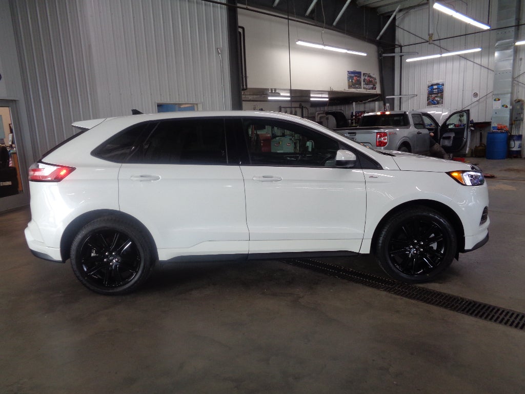 2024 Ford Edge — side profile view