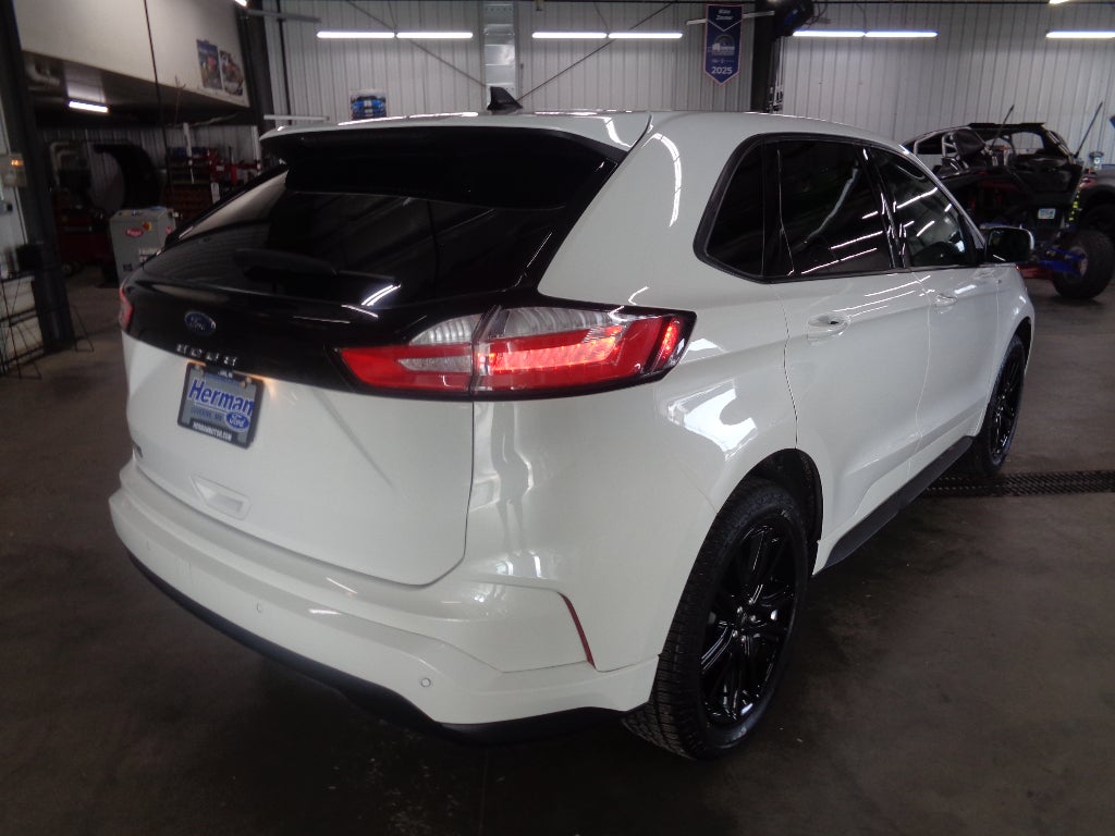 2024 Ford Edge — rear three-quarter view