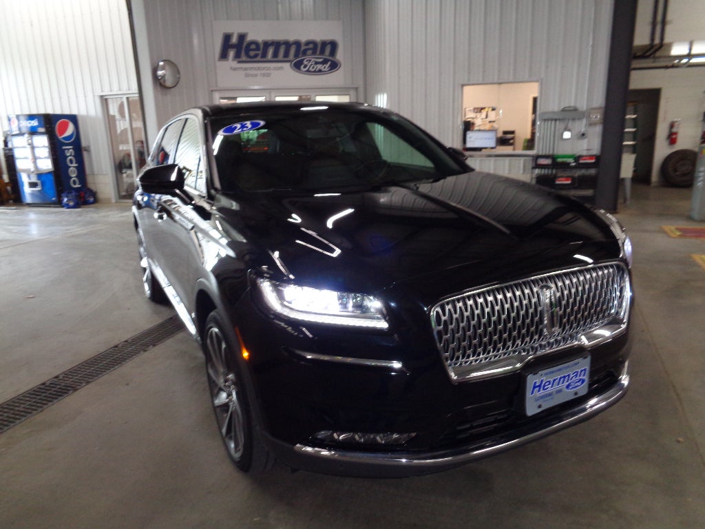 2023 Lincoln Nautilus Reserve in Black — front three-quarter view