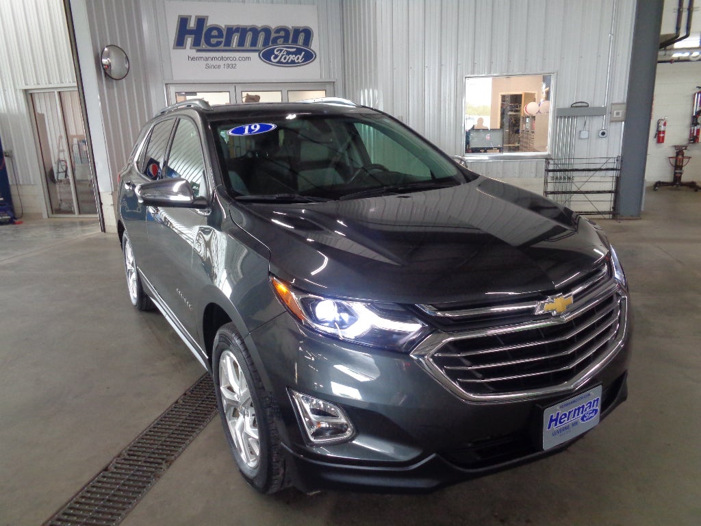 2019 Chevrolet Equinox Premier (1LZ) in Gray — front three-quarter view